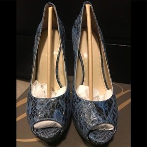 Enzo Angiolini Eatanen Blue Snake Skin pumps